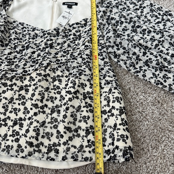 Express Balloon Sleeve Blouse - Picture 10 of 15